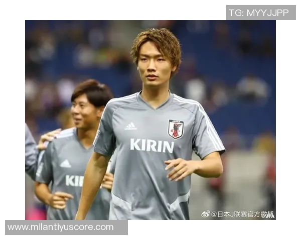 贾府后卫板仓滉震惊于欧冠前一天被通知踢后腰位置